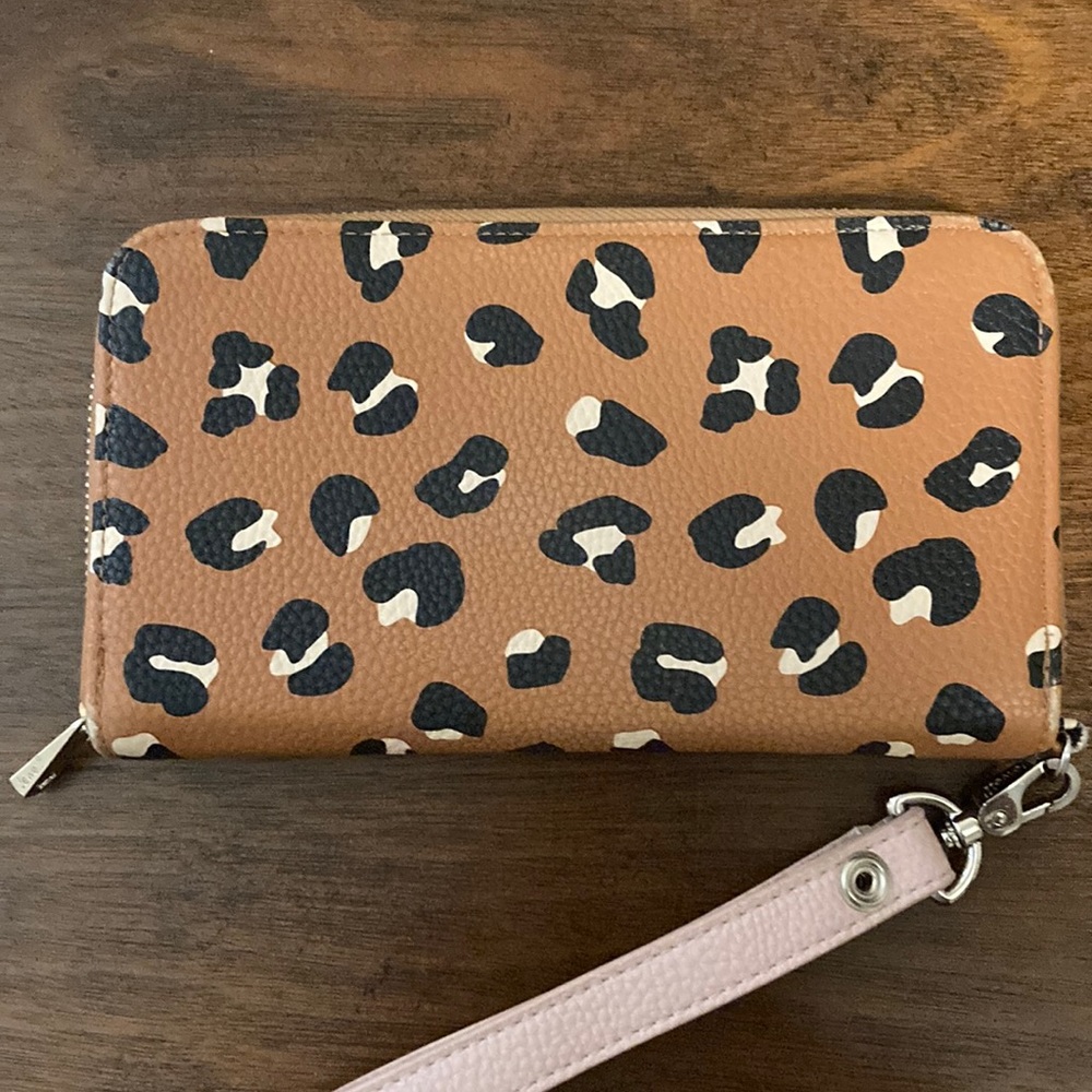 Thirty one all about the Benjamin leopard print with strap